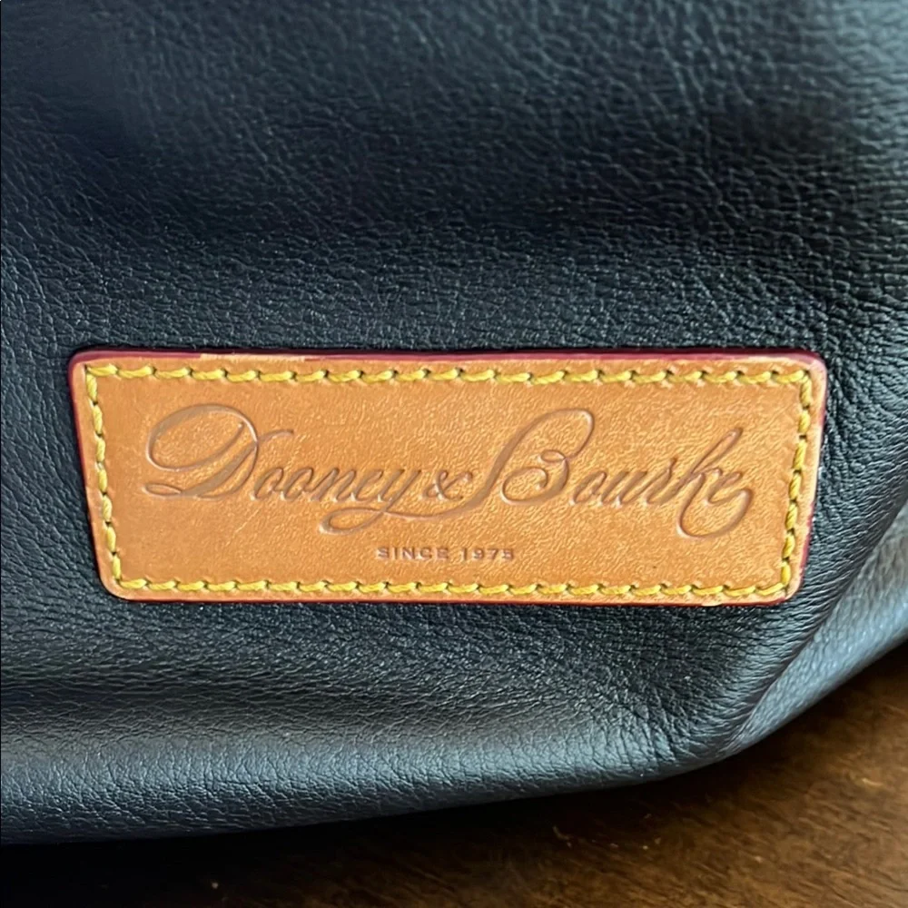 Classic Dooney and Bourke Bag - Picture 2 of 11